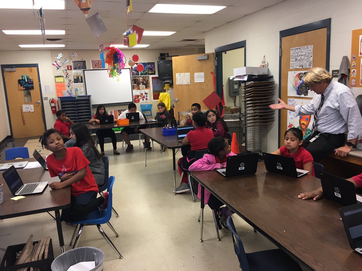 edehoyosART's tweet image. So proud of my Cable Cubs who became programmers today! 🐻 💻🐻@NISDCable @NISDFineArts @CodePen @texteacher @TheIronYard #webdesignlife