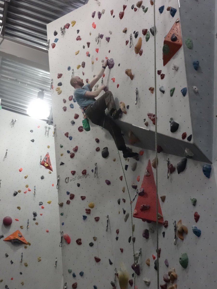 mountain-instruction tweet media