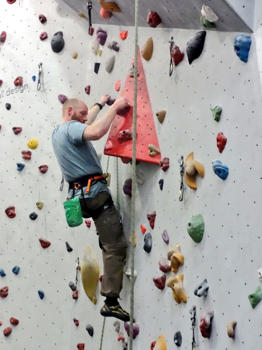 mountain-instruction tweet media