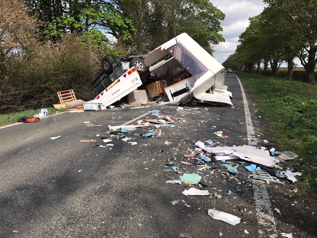 Monday' best job oh to see Clarkson's face if he had driven by, no injuries <a href="/LandRover/">Land Rover Discovery</a> #Lincolnshire <a href="/JeremyClarkson/">Jeremy Clarkson</a>