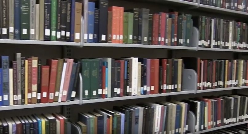 WriteThatPhD's tweet photo. Struggling to write your lit review? Apply now to test drive @ScholarStudio's online course for free https://t.co/6ODiyNrePZ #phdchat #acwri https://t.co/FVpWoLzIuA