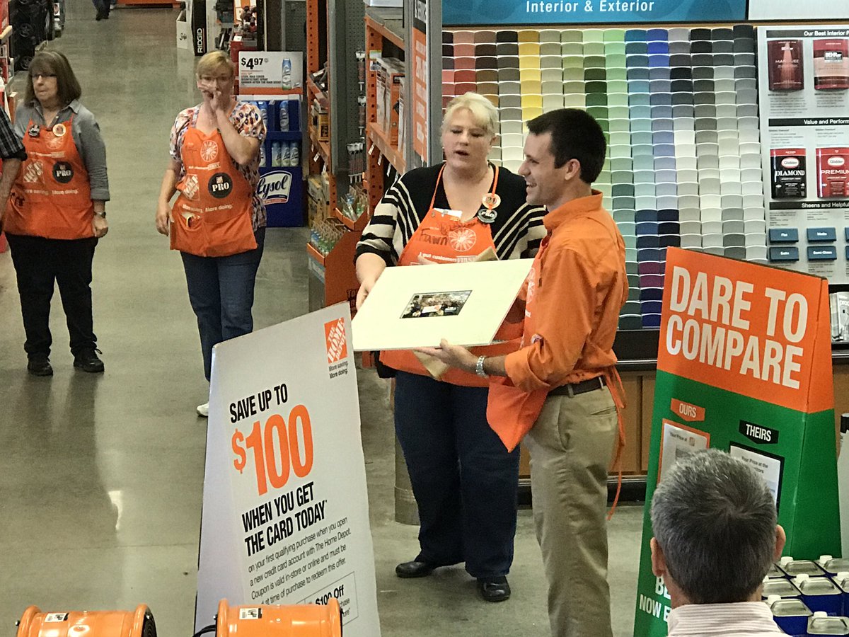 chisum_cash's tweet photo. Wishing The Leader of Store 1404 the best in the next chapter of his life.., Teacher, Trainer, Mentor, and  friend, Best of  Luck!!#BDDSW https://t.co/Icns7DArBX