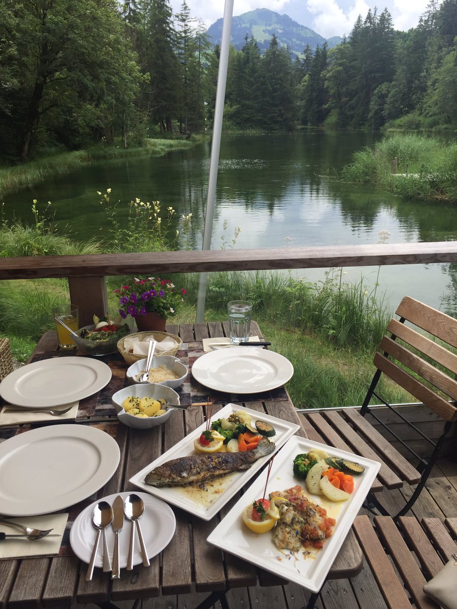 abohazoom's tweet photo. مطعم 🐬Fischrestaurant
بحيرة ➕ سمك =استمتاع
#Forellensee في قرية #Zweisimmen #سويسرا
N 46 33.944 E 007 22.582
ساعة ونص عن انترلاكن
@r_c4u https://t.co/TFtv8hB2gd