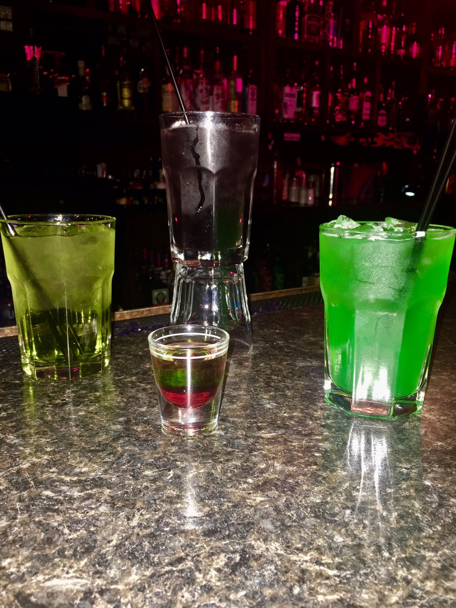 SmokingDog_Pub's tweet photo. Thursday night special will keep you relaxed 🇲🇱🇯🇲🇬🇳🇯🇲🇬🇳🇯🇲
-$5 liquid marijuana 
-$4 dirty bong water
-$3 bob Marley
-$2 formula 420 https://t.co/sbBGlMId1m