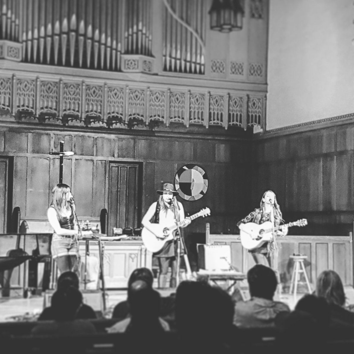 KStPierreMusic's tweet photo. Superbe spectacle de @cindydoire @melaniebrulee et @AniqueGranger au @OttGrassroots! #OGF2017 #onfr https://t.co/3hOz5ay63Q