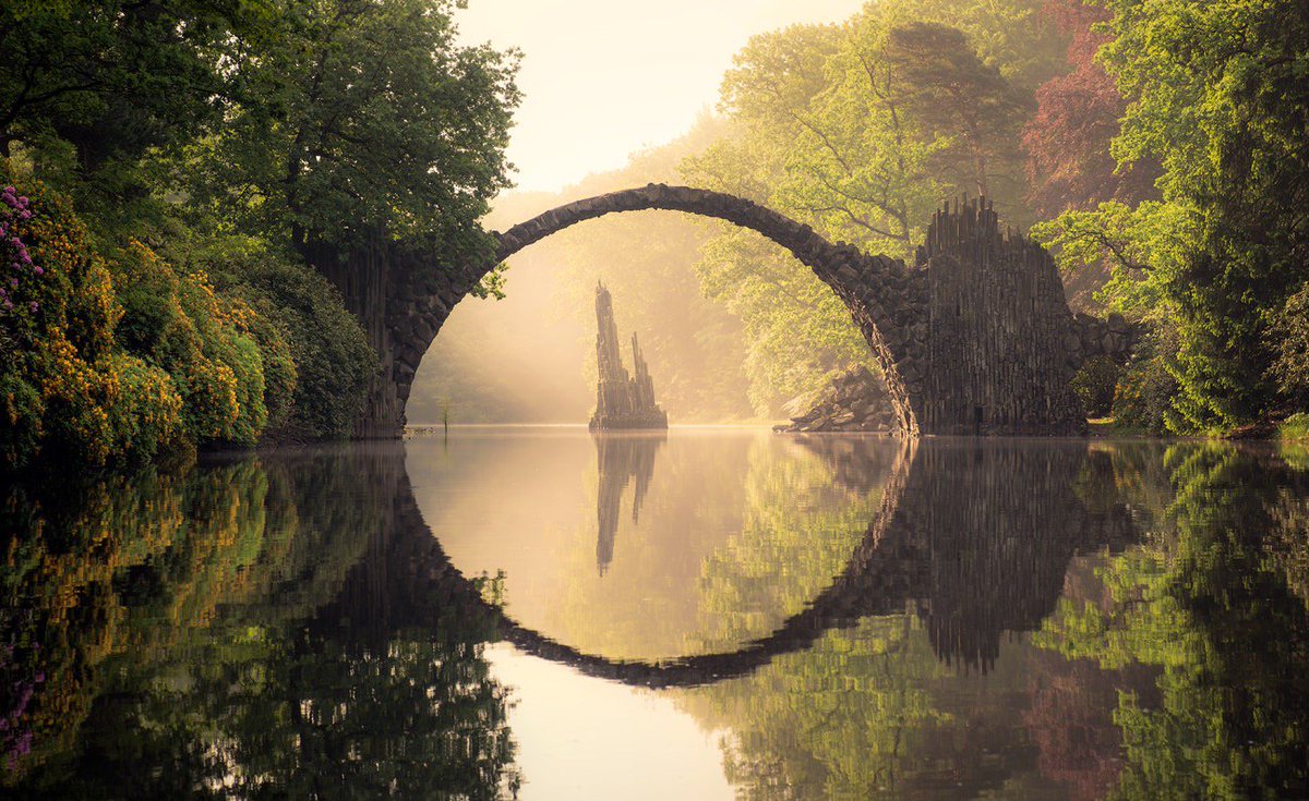 earthescope's tweet photo. Kromlau Bridge, Germany during all four seasons https://t.co/6wAtNIueFv