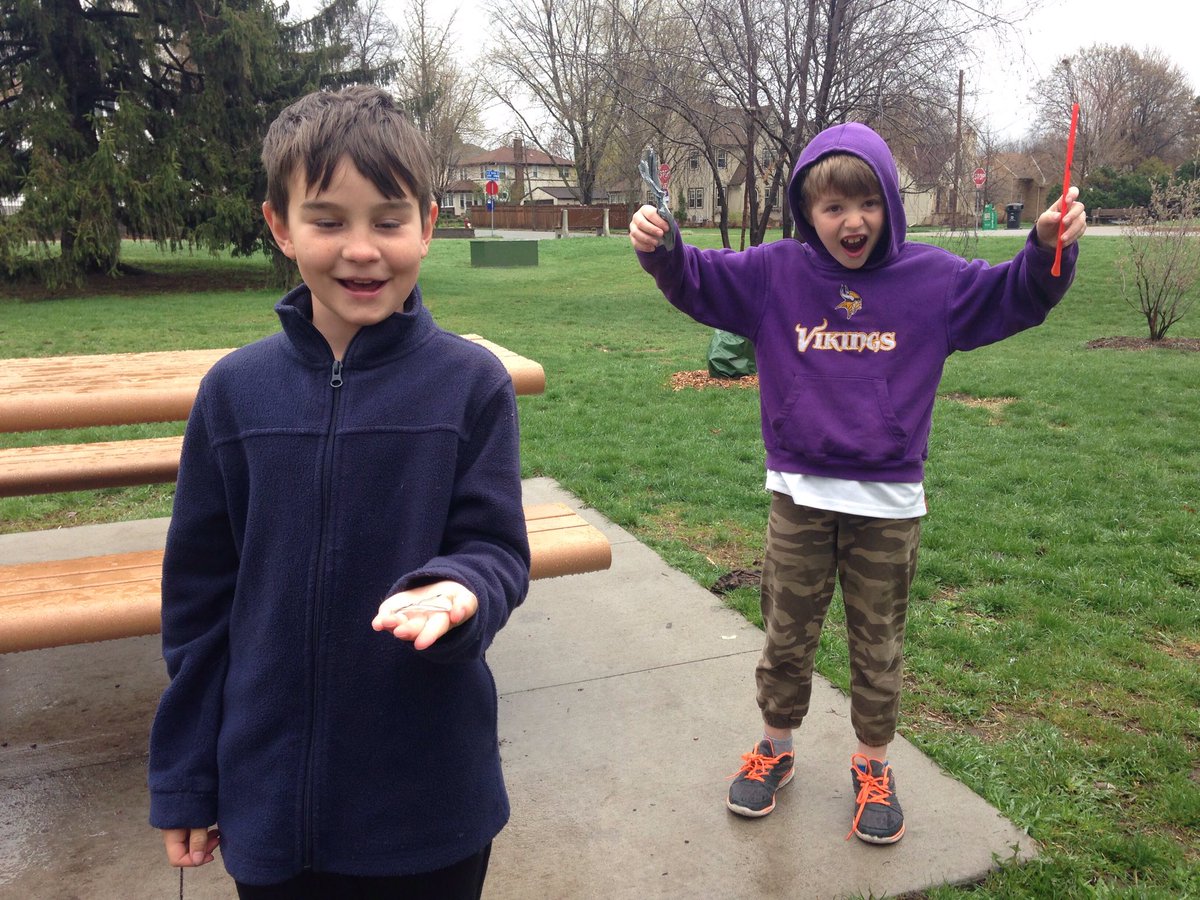 MsWalkes_Hale's tweet photo. Every day should be Earth Day! Today we picked up litter, saved some worms &amp; wrote poetry about keeping our planet clean!🌏 @principalfitz5 https://t.co/iTSQpnD2ew