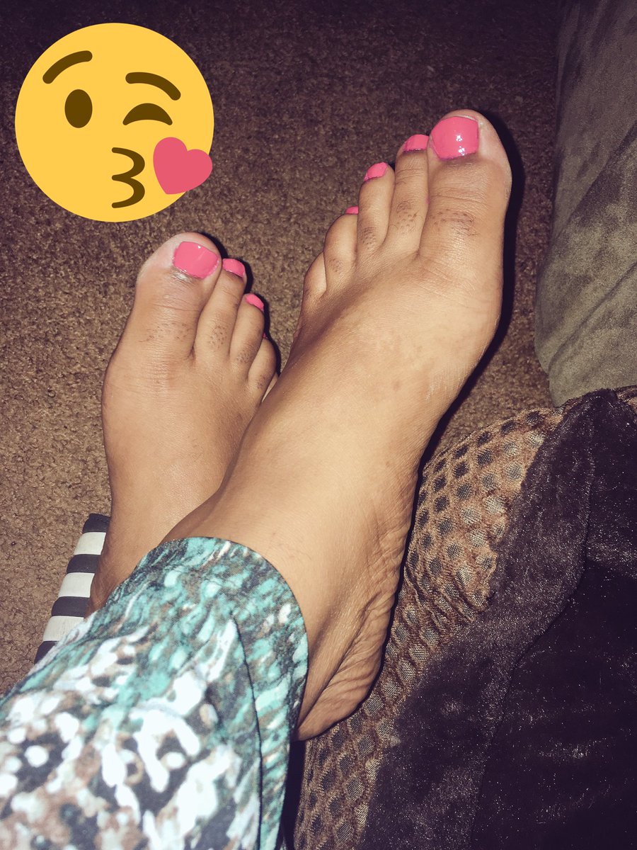 Toes pretty pink White Satin