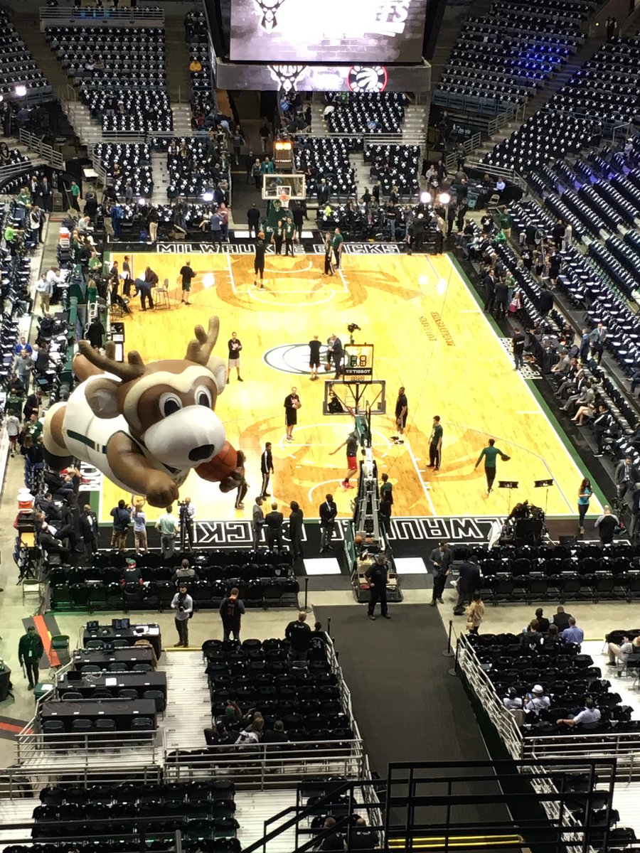 ERD42420's tweet photo. It's almost game time!!! #Bucks #FSWisconsin https://t.co/b97zAarkLj