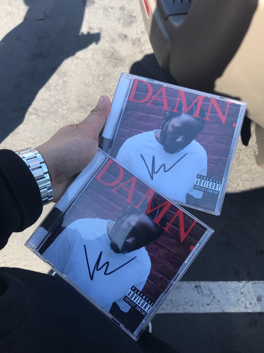 DayInALifee's tweet photo. BRUH, 2 signed copies! https://t.co/5is46c5hIB