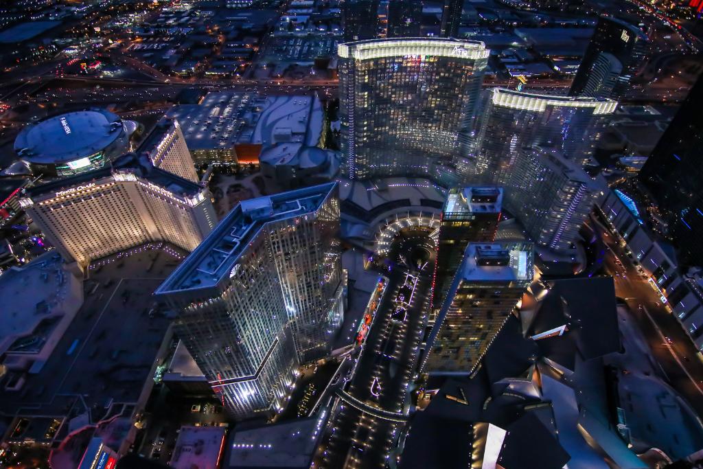 AriaLV's tweet photo. RT if you could use more #Vegas in your life! https://t.co/lNJiWBcpdy https://t.co/fFH5S9G4KW