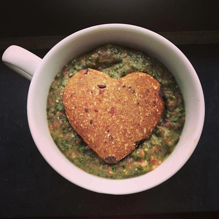 Rawxies's tweet photo. Green nutrient packed smoothie with a heart shaped treat on top 😍  Because eating healthy can be tasty AND cute.
📷: Jillian O'Donohoe https://t.co/26z67c7M43