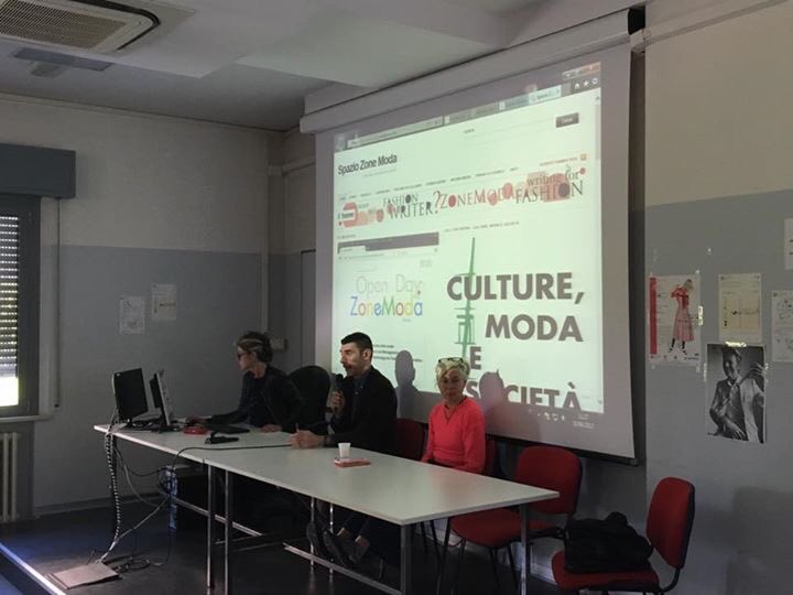 ZoneModa's tweet photo. Tantissimi oggi gli studenti all'#OpenDay 2017, pronti a scoprire tutte le attività dei corsi di laurea #ZoneModa. #rimini @UniboMagazine https://t.co/PmeKHS6P4Y