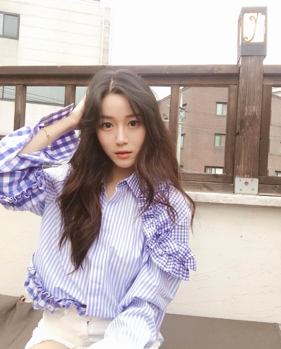 xx__dain_b's tweet photo. [Instagram] Happy sunny wednesday💖#danswer 👚 https://t.co/Brwmkwph6h https://t.co/anwkD7EUgE