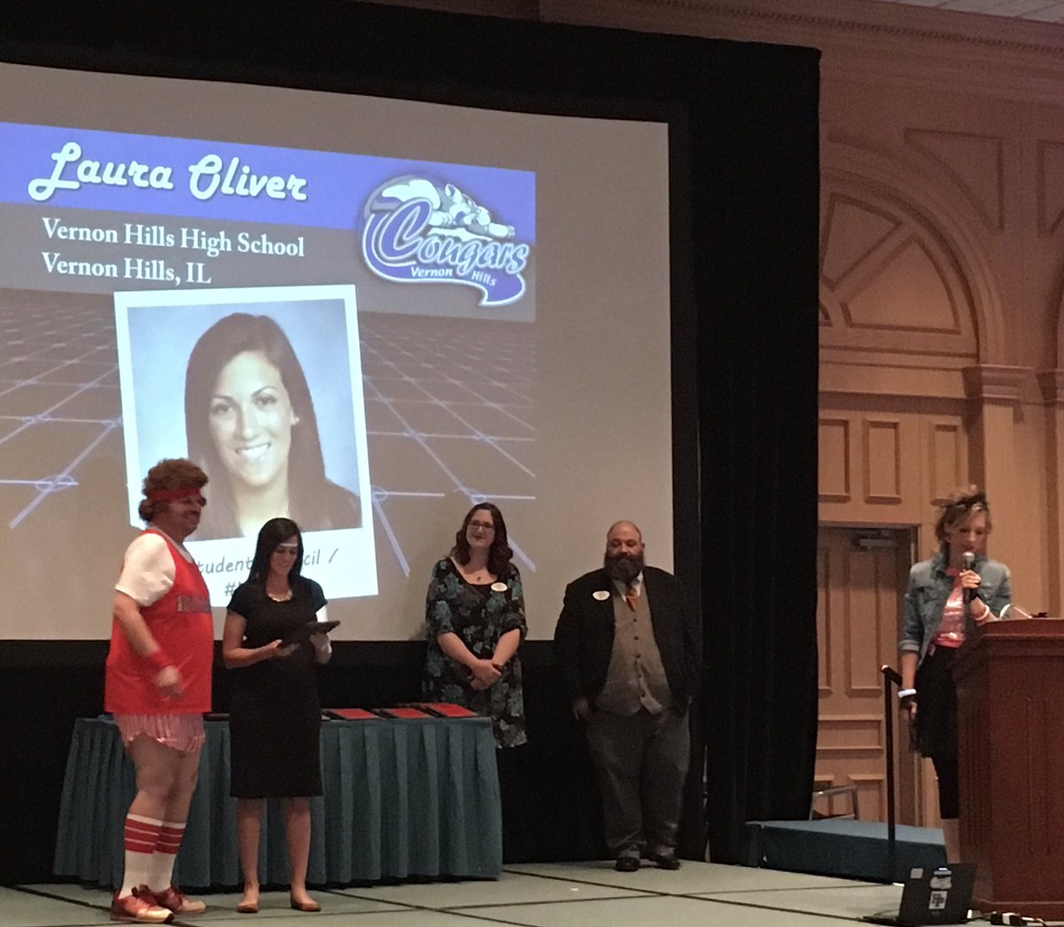 DebbieBeagleEdD's tweet photo. ILDirectors of Student Activities Outstanding Advisor #IDSA2017 @IDSA_activities @VHHS_Oliver @VHstuco @District128 https://t.co/akVTi45mmq