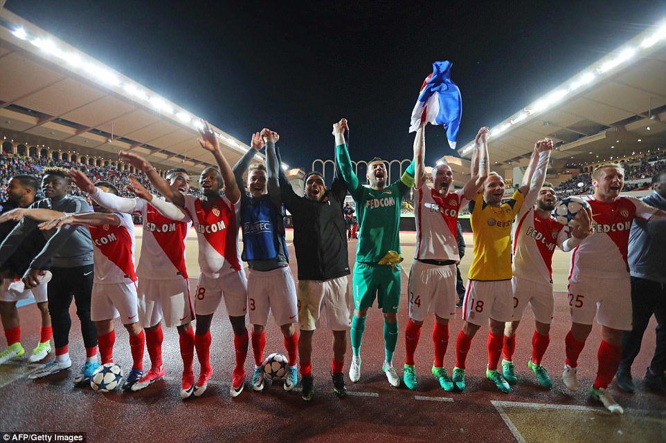 ArabProFootball's tweet photo. أبناء المغرب بن عطية وضرار يمثلان المحترفين العرب بنصف نهائي دوري ابطال أوروبا بفوز يوفنتوس على برشلونة وموناكو على دورتموند #Benatia #Dirar https://t.co/9jcT0AII9T
