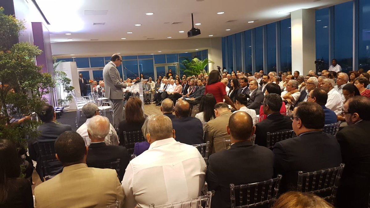 Puesta en circulación del libro " el dilema económico de la democracia dominicana" de Rolando M. Guzmán con  amplio público <a href="/intecrd/">INTEC</a>