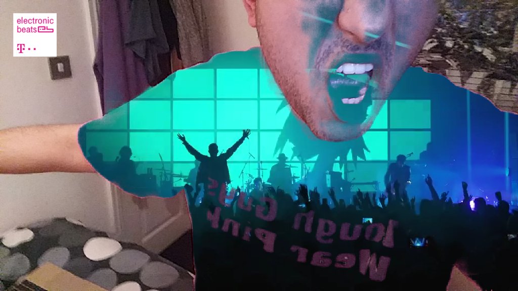 Zaneshhh's tweet photo. @gorillaz performing ON MY SHIRT thanks to the magic of The Lenz App #MagentaIsThePortal https://t.co/bIuErlyfN5