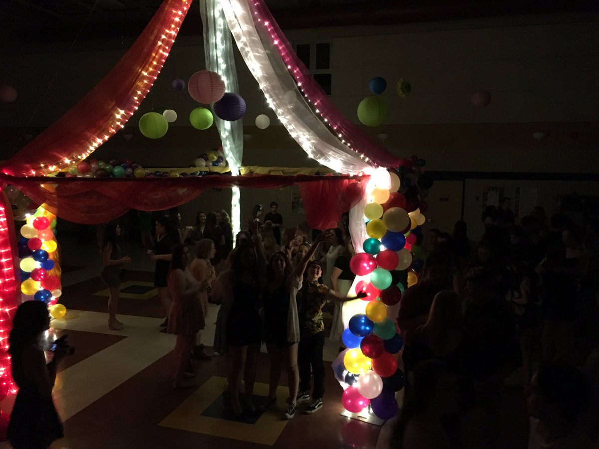 StStephenRoyal's tweet photo. Awesome decor for our @HTCSSPVNC and @StStephenRoyal spring dance. https://t.co/wEhBQyHieN