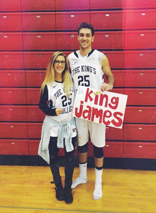 jbrooksyy's tweet photo. She always supports me ❤️🏀🏈 https://t.co/6cwJ3Hamnt