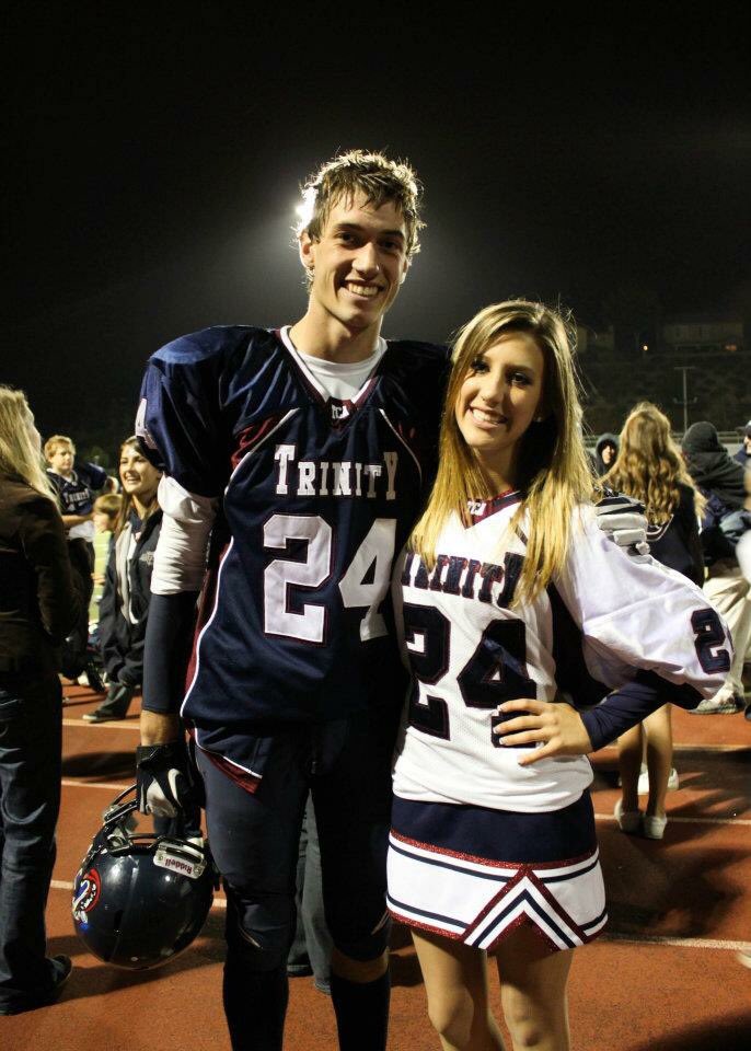 jbrooksyy's tweet photo. She always supports me ❤️🏀🏈 https://t.co/6cwJ3Hamnt