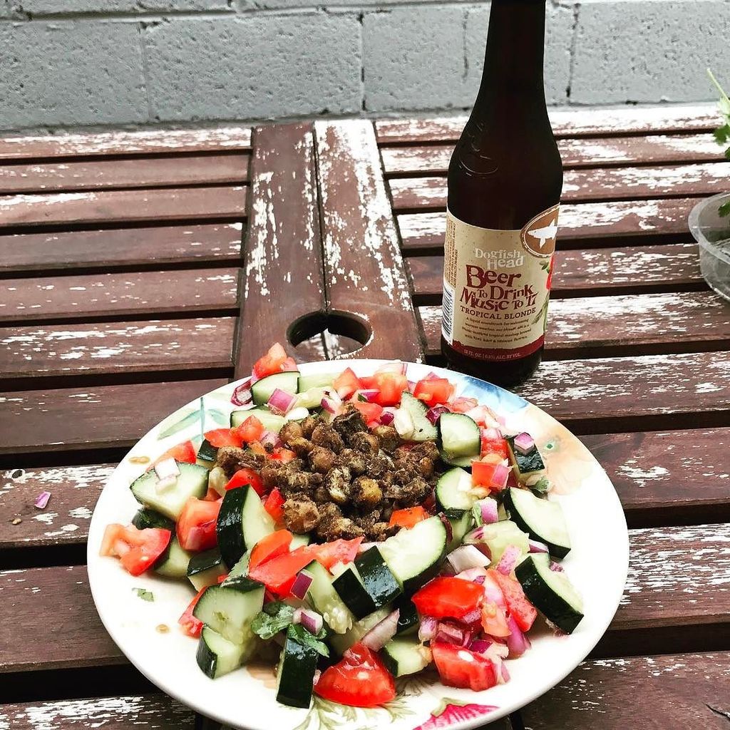 jennirussell's tweet image. A homemade dinner al fresco. #cooking #fresh #cookingexperiments #food #foodporn #craftbeer #southphilly ift.tt/2p10LNv