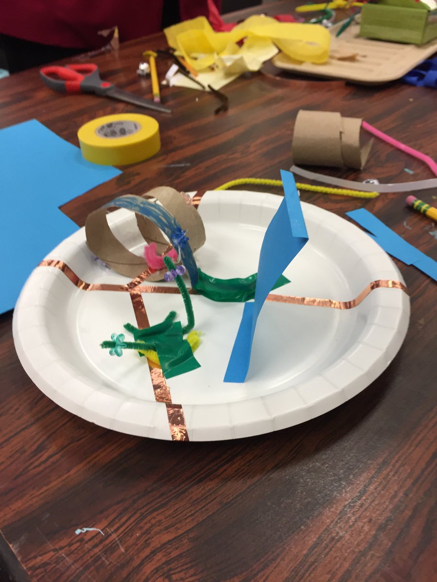 CorinneTakara's tweet image. Thanks @sunnyvalelib for opportunity to lead #makeher Paper Plate Pachinko #STEAM wkshp! It was a blast!:bit.ly/2p14AlT @makeymakey