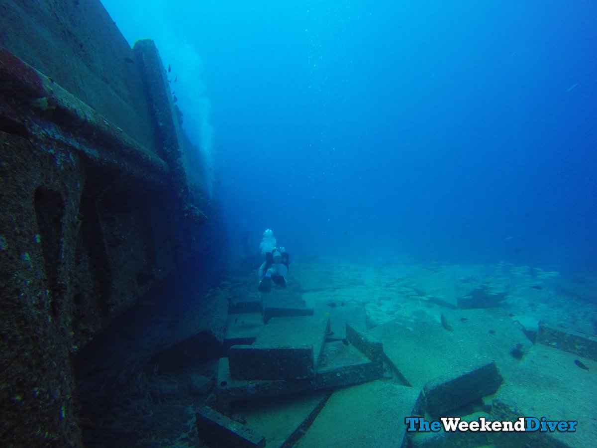 WeekendDiver's tweet photo. #tbt to Oahu, HI wreck dive. When are you diving again? #scuba #hawaii https://t.co/wpuJu16FO9