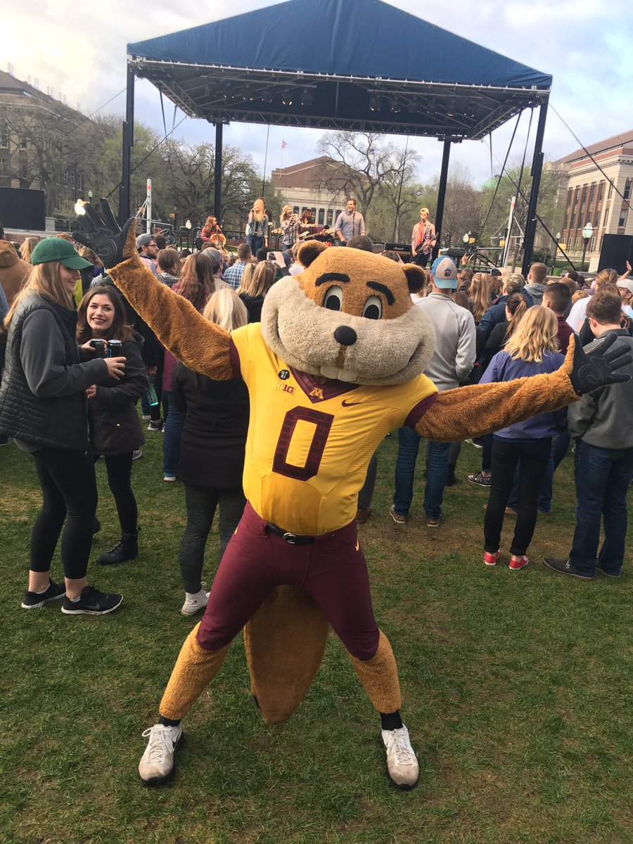 Join us on the Coffman Front Plaza! <a href="/GoldytheGopher/">Goldy the Gopher (official)</a> is here!!! #BeGreekUMN