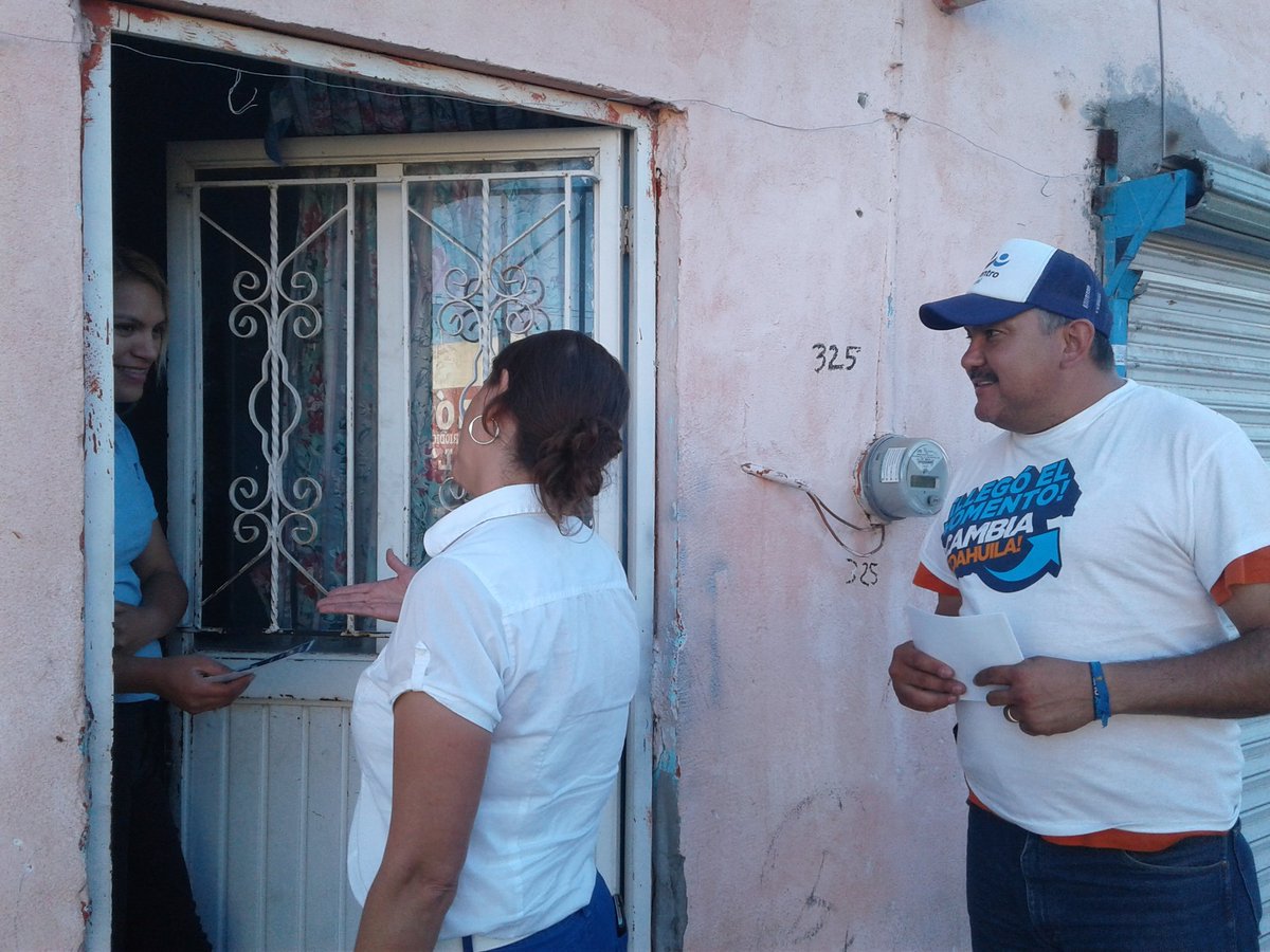 Yosaucedov's tweet photo. #RamosArizpe estamos platicando con los vecinos de Ampliación Blanca Esthela Escuchamos sus sugerencias para perfeccionar mi proyecto. https://t.co/pIQOCRQc4Z