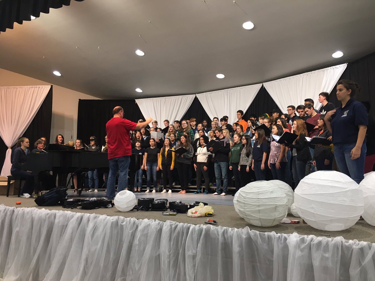 UpperColAcademy's tweet photo. After a HOPE day of service, it's great to welcome Puget Sound Adventist Academy (@PSAAsharks) to our campus! #ExperienceUCA https://t.co/88IbzrRcDr