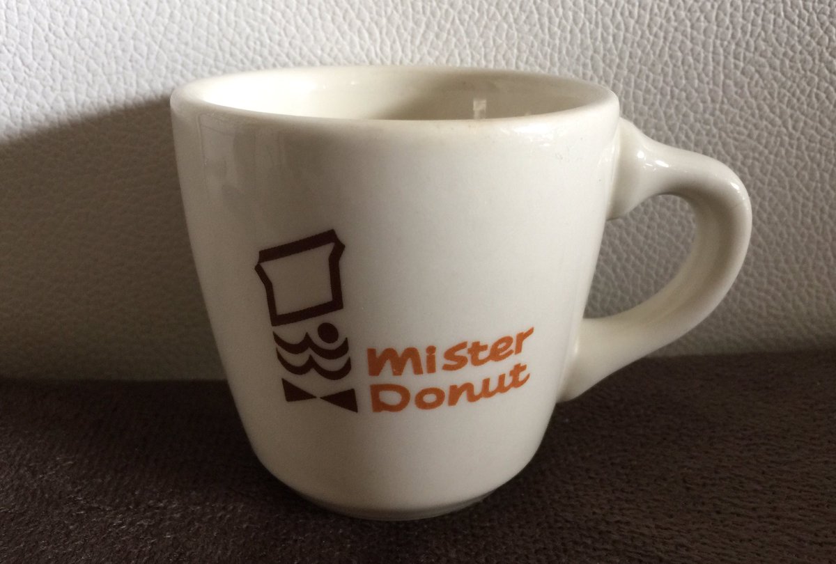 軸 ミスタードーナツ ミスド 懐かしい 景品 昔から使ってるミスドのマグカップ 調べたら1981年の景品だった 35年前っスw 飲み口が分厚くて唇に当たる感じがとってもいいんです こんだけ厚けりゃ割れたり欠けたりしないよね お気に入り