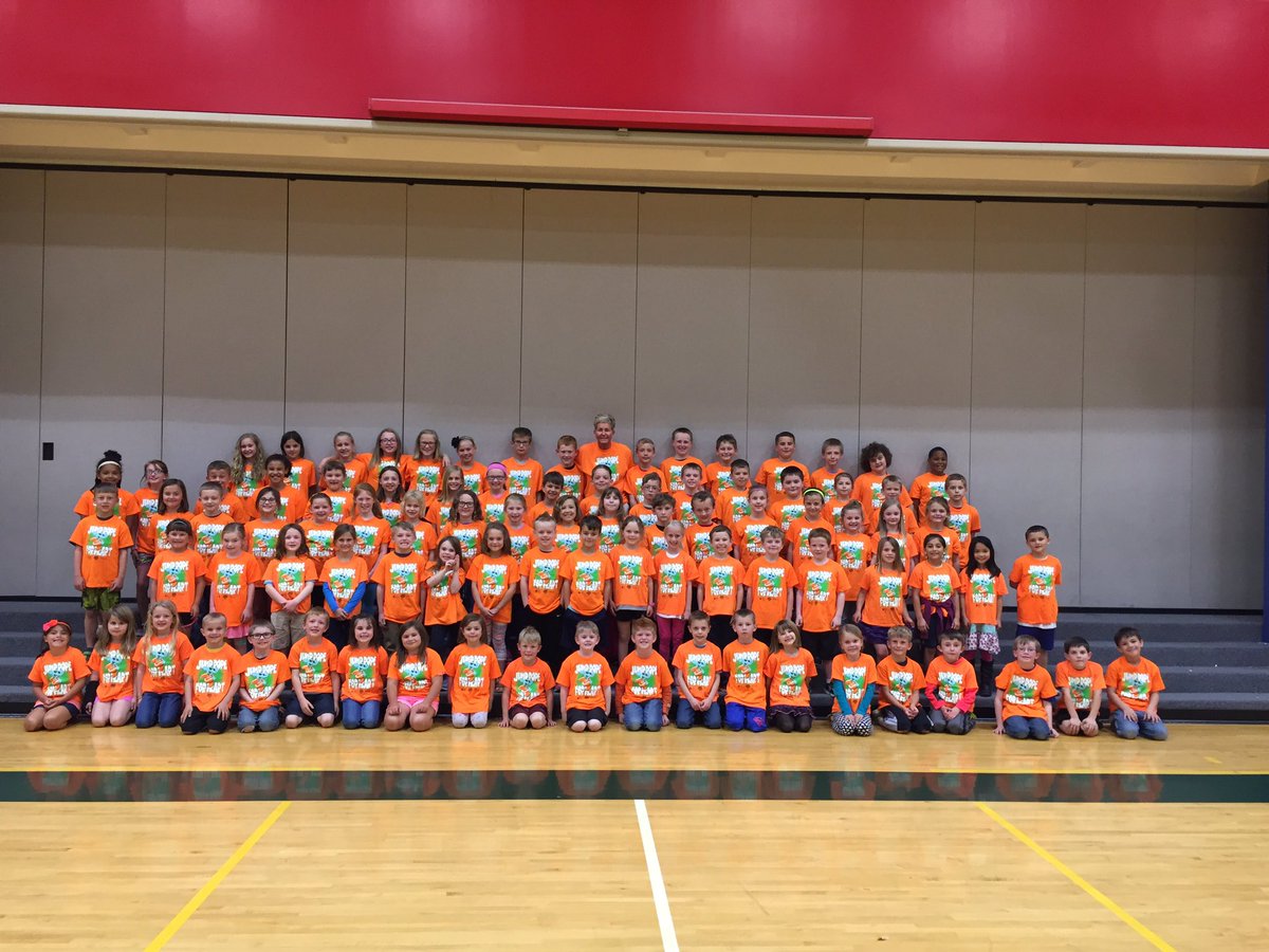 PE__Irish's tweet photo. These students worked extra hard during the BHES PE service project:  JRFH.  99 T-shirt winners! #bhesbestyearyet #proudteacher https://t.co/gsGy6A7z7T