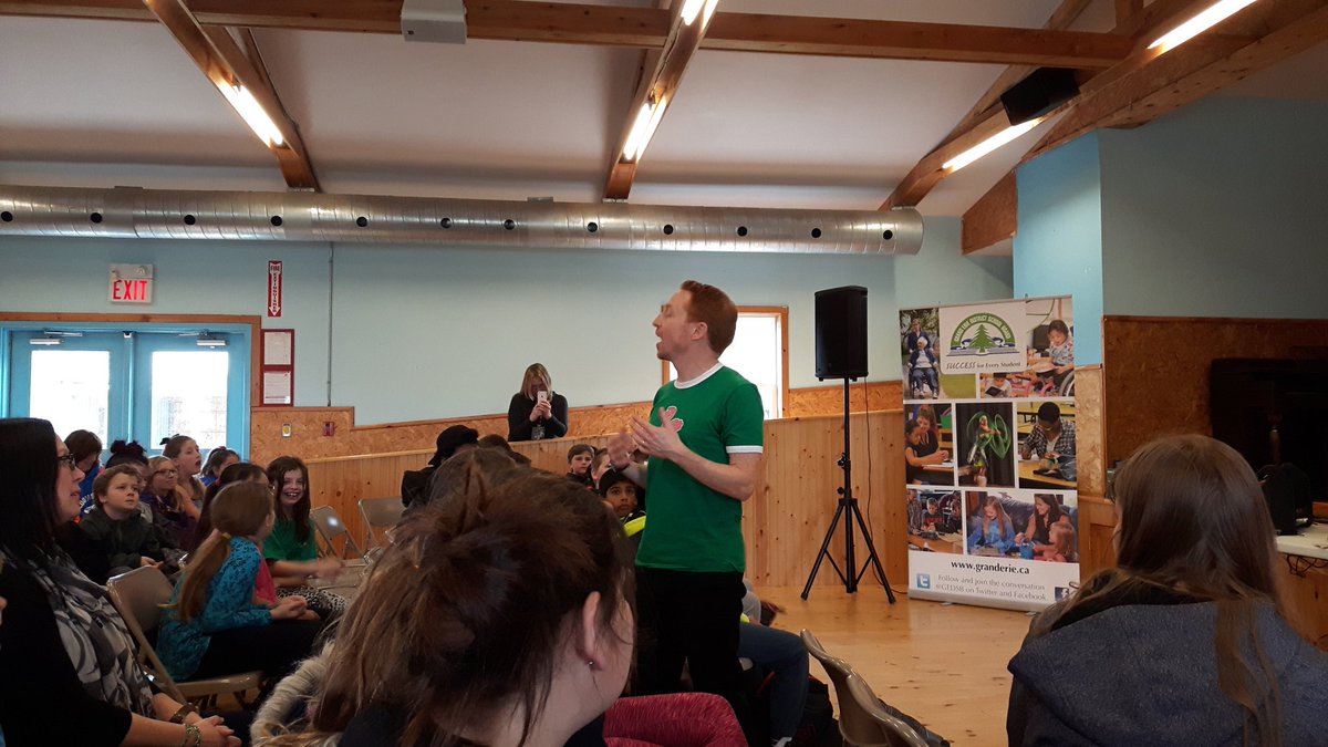 MaligMagic's tweet photo. Derek Forgie inspiring us to help the earth one chip at a time! #ON_ECOSCHOOLS @CentennialGw #earthday2017 @KatieLMHash  @GooldMonique https://t.co/EMm1hWk6Q4
