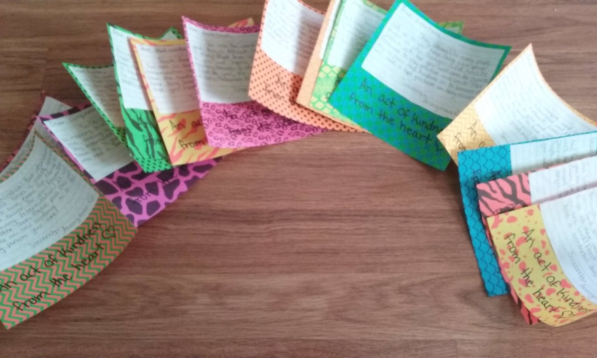 mrswikewcsd's tweet photo. Students chose their own #RandomActsOfKindness to carry out this week. Wow! One student wrote notes for kids in our local hospitals! ❤️ https://t.co/xmMhPH6uk0