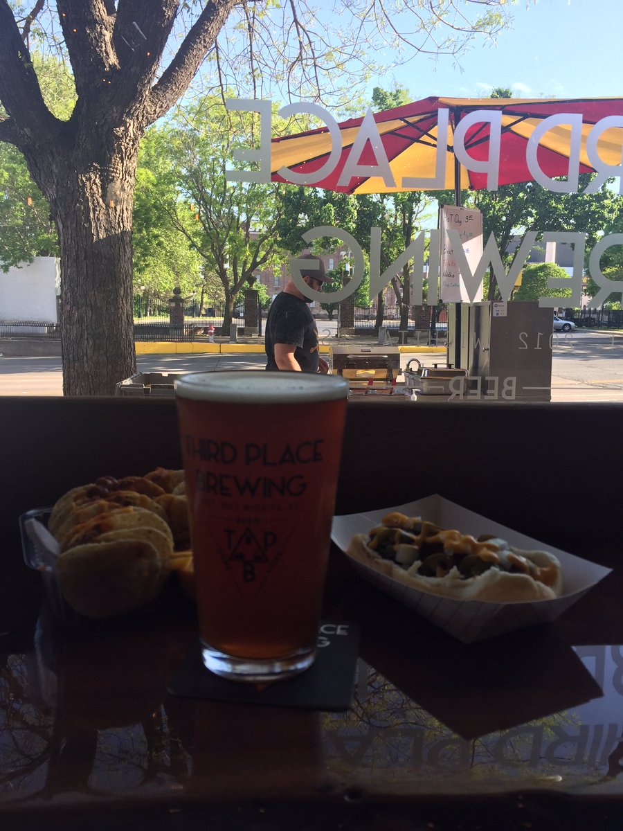 thirdplacebrew's tweet image. There's a seat for you here @thirdplacebrew Come on in! #ictdining #drinklocal #cheerstpb