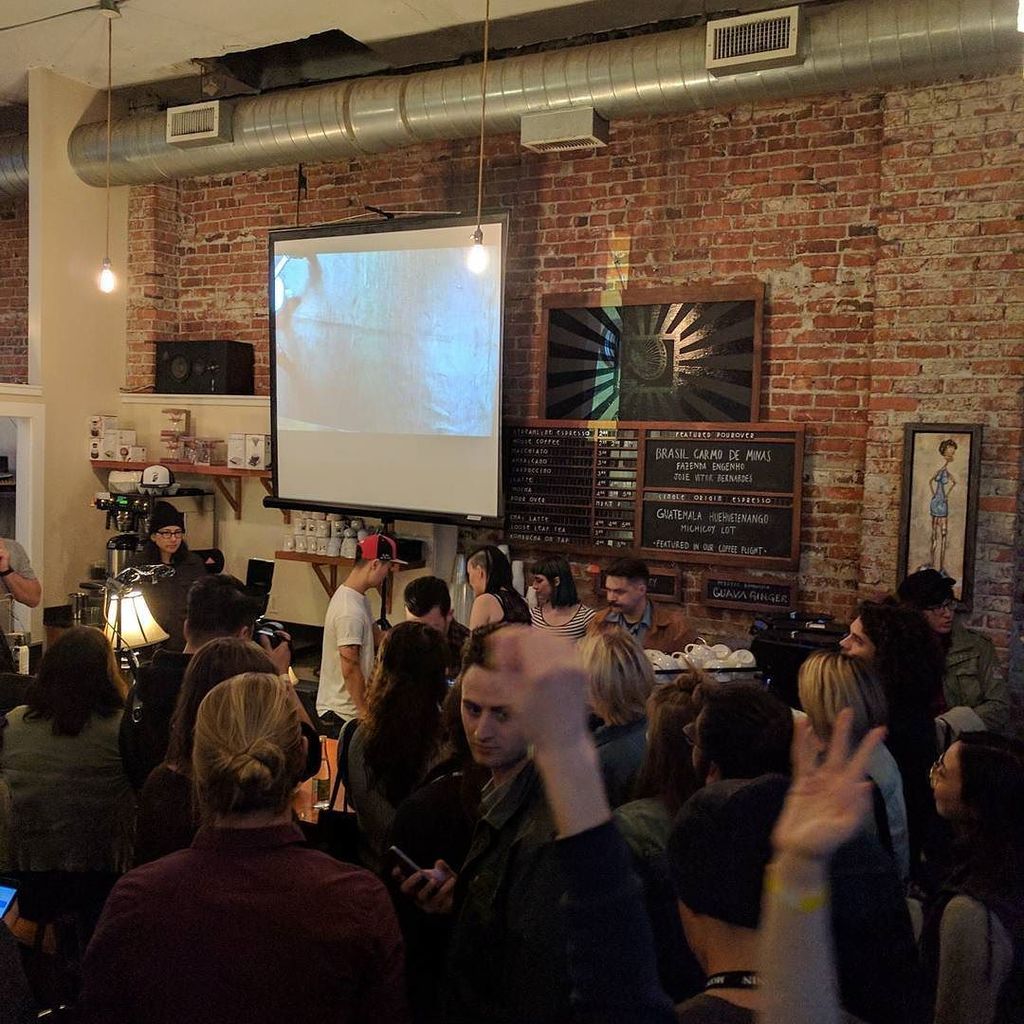 MudRiverLive's tweet photo. #thursdaynight #thursdaynightthrowdown #beerandcoffee #sca2017 #gsce2017 #globalspecialtycoffeeexpo #victrolacoffee https://t.co/0y6JBvpPOM https://t.co/EhMnrX4Ad2