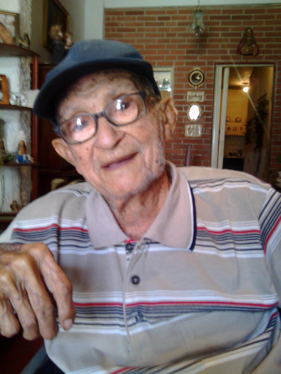 lugoivan759's tweet photo. Un héroe del 41 Luis Romero Petty a sus 100 años https://t.co/0aUk6WnLEc