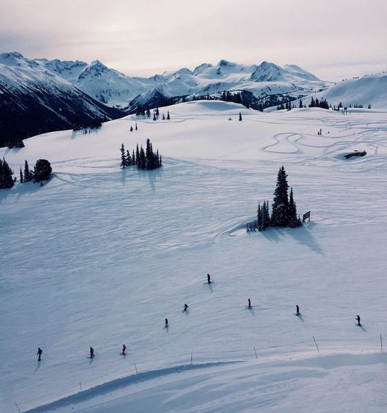 Only three more days to ski on Whistler mtn for this season! Blackcomb will be open til May 22.

P: @juliannehennig bit.ly/2oqMfvk