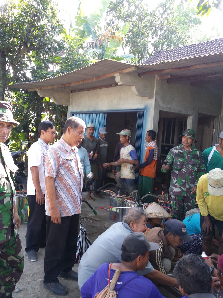 thlpoptjateng's tweet photo. Gerakan pengendalian WBC di wonosegoro boyolali @ganjarpranowo @DistanbunJateng @THLPOPTNASIONAL https://t.co/kKWVGvdCmY