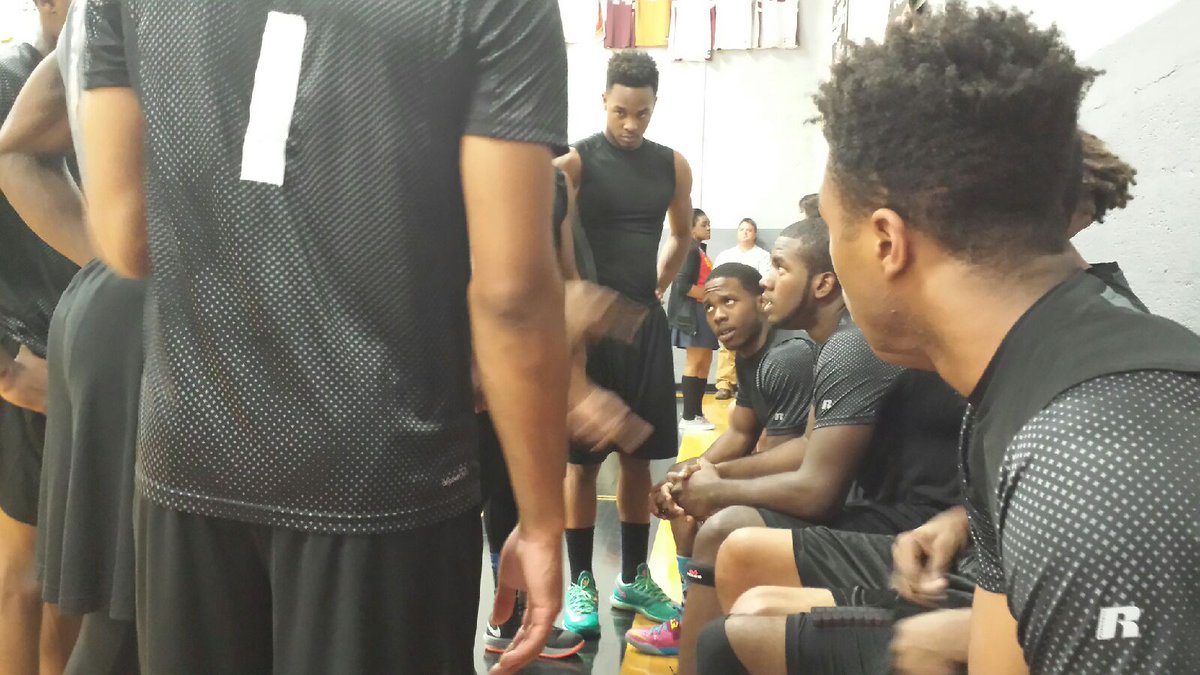 Handleitprep's tweet image. First game for @Memphis_MBB  commit @raynere_3  with Handle It Prep against #1 ranked Oak Hill Academy