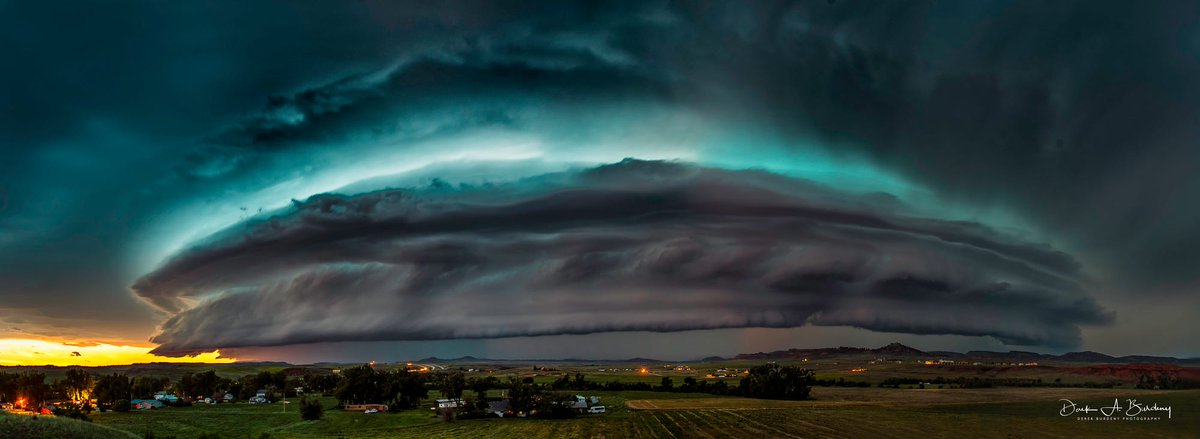 GWPStudio's tweet photo. Alien Mother Ship by Derek Burdeny https://t.co/cdwsFwztYV https://t.co/QdjfTAY7NP