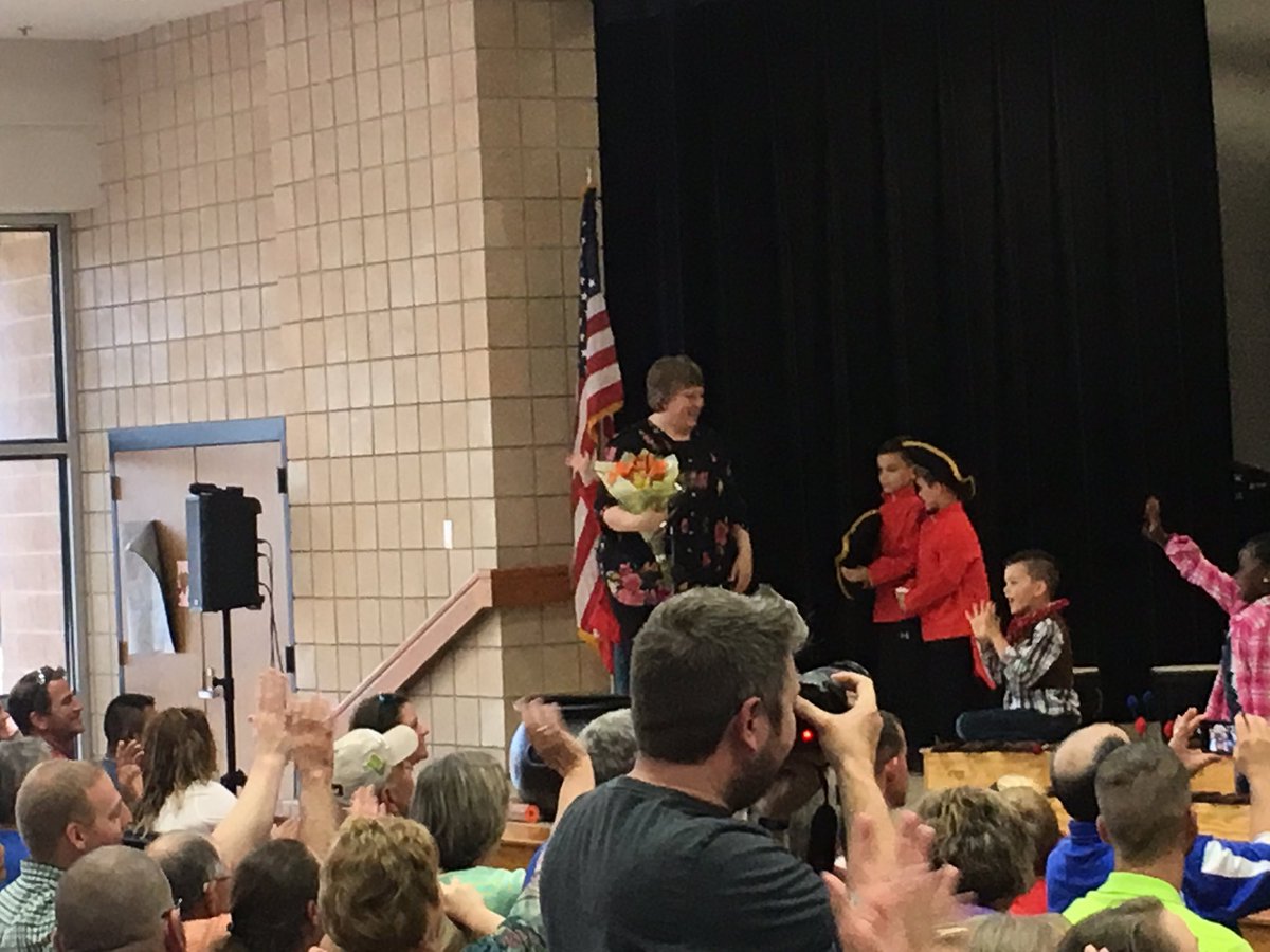 EcholsFirsties's tweet photo. What an amazing music program! Mrs. Crowder always outdoes herself! @WoodwayElem @MrsKReinhardt @KavWoodway @MrsParker_WWE @MooreWoodway https://t.co/H8htU33pga