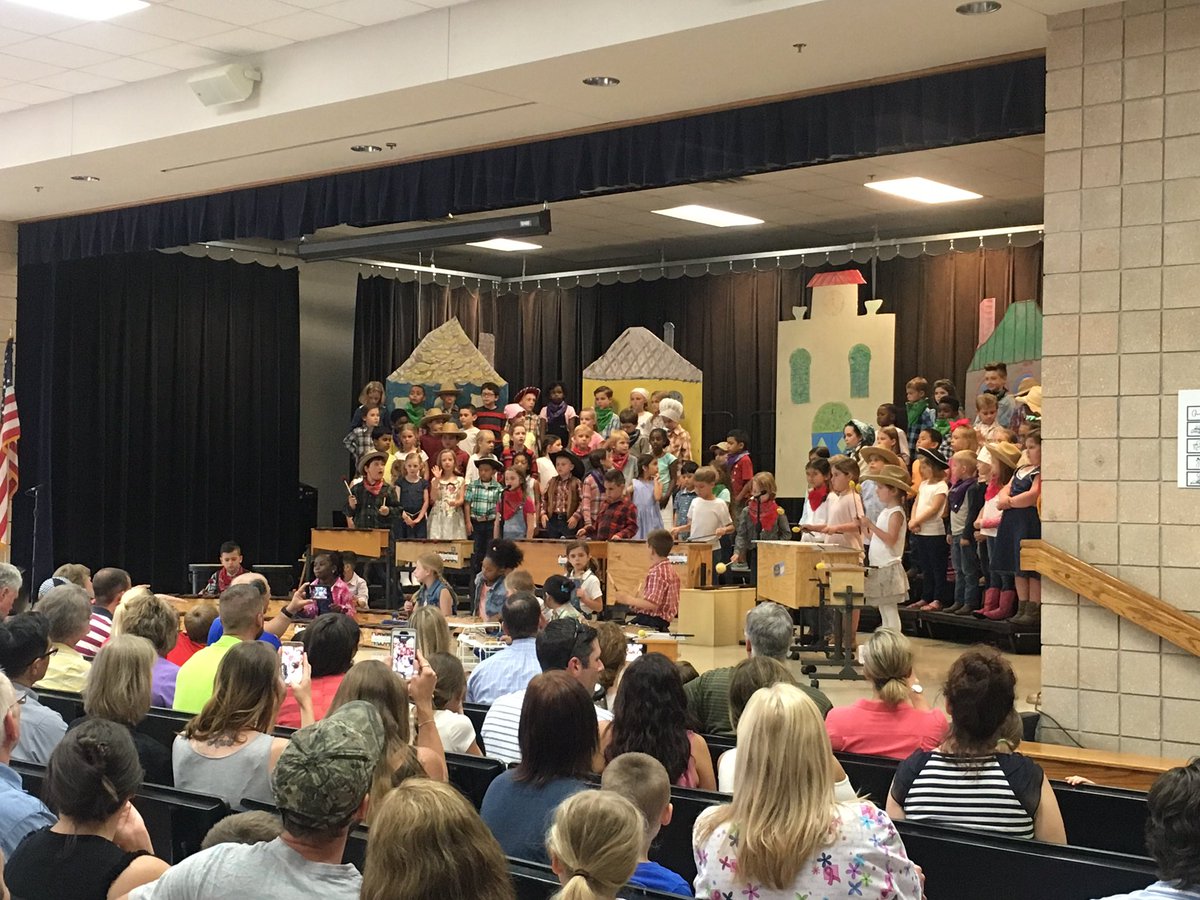 EcholsFirsties's tweet photo. What an amazing music program! Mrs. Crowder always outdoes herself! @WoodwayElem @MrsKReinhardt @KavWoodway @MrsParker_WWE @MooreWoodway https://t.co/H8htU33pga