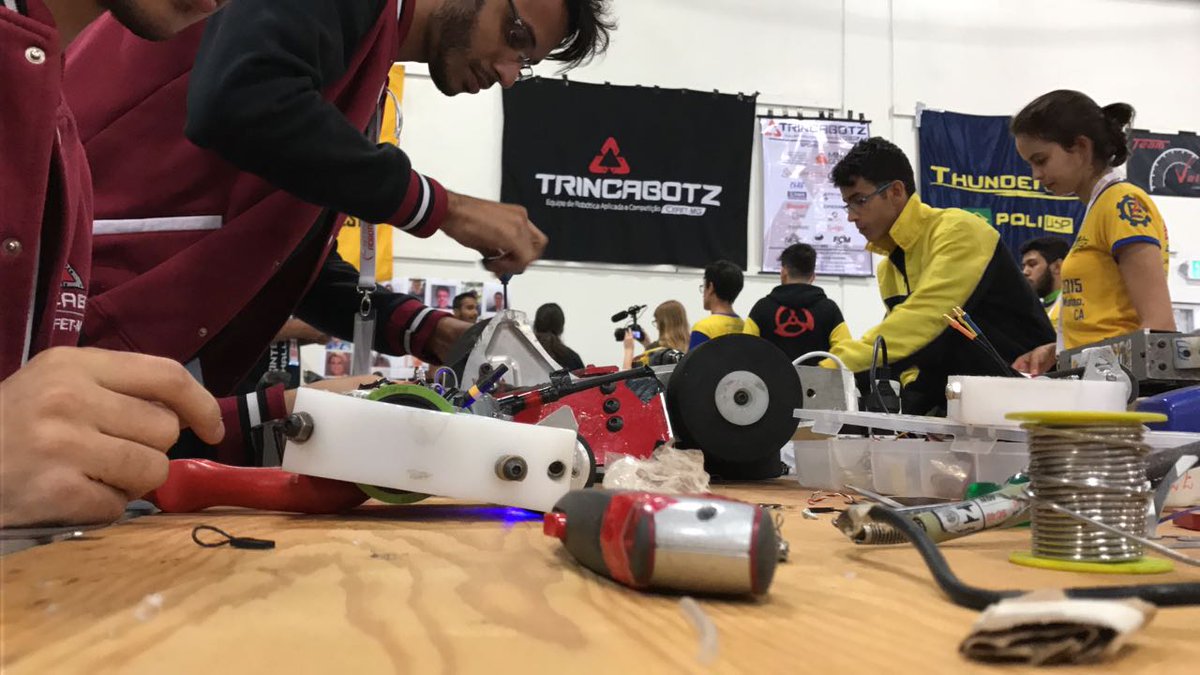 trincabotz's tweet image. Dia de inspeções na #ROBOGAMES2017!!!!!

#GoTrinca #Destroi