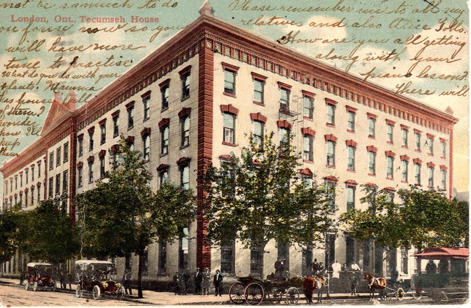 LondonontPast's tweet photo. 1914 postcard of the Tecumseh House in London, Ontario, Canada at the southwest corner of Richmond and York streets. #ldnont https://t.co/6od3wtqNm8