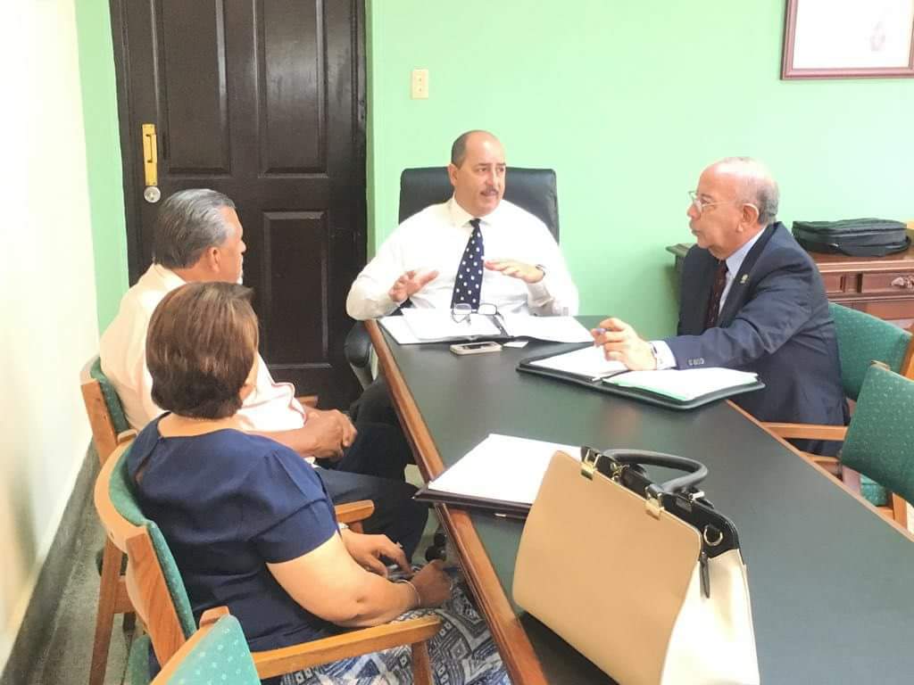 LU51PR's tweet photo. Rep. Ángel Bulerín reunido con el Secretario de Agricultura Agro. Carlos A. Flores Ortega. Discutiendo proyectos importantes para su Dto. 37 https://t.co/AeqYxiSssb