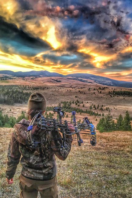 Sarah Bowmar  - great up &amp; coming female bowhunting personalities!urbanebowhunter.com/2017/04/20/bow…