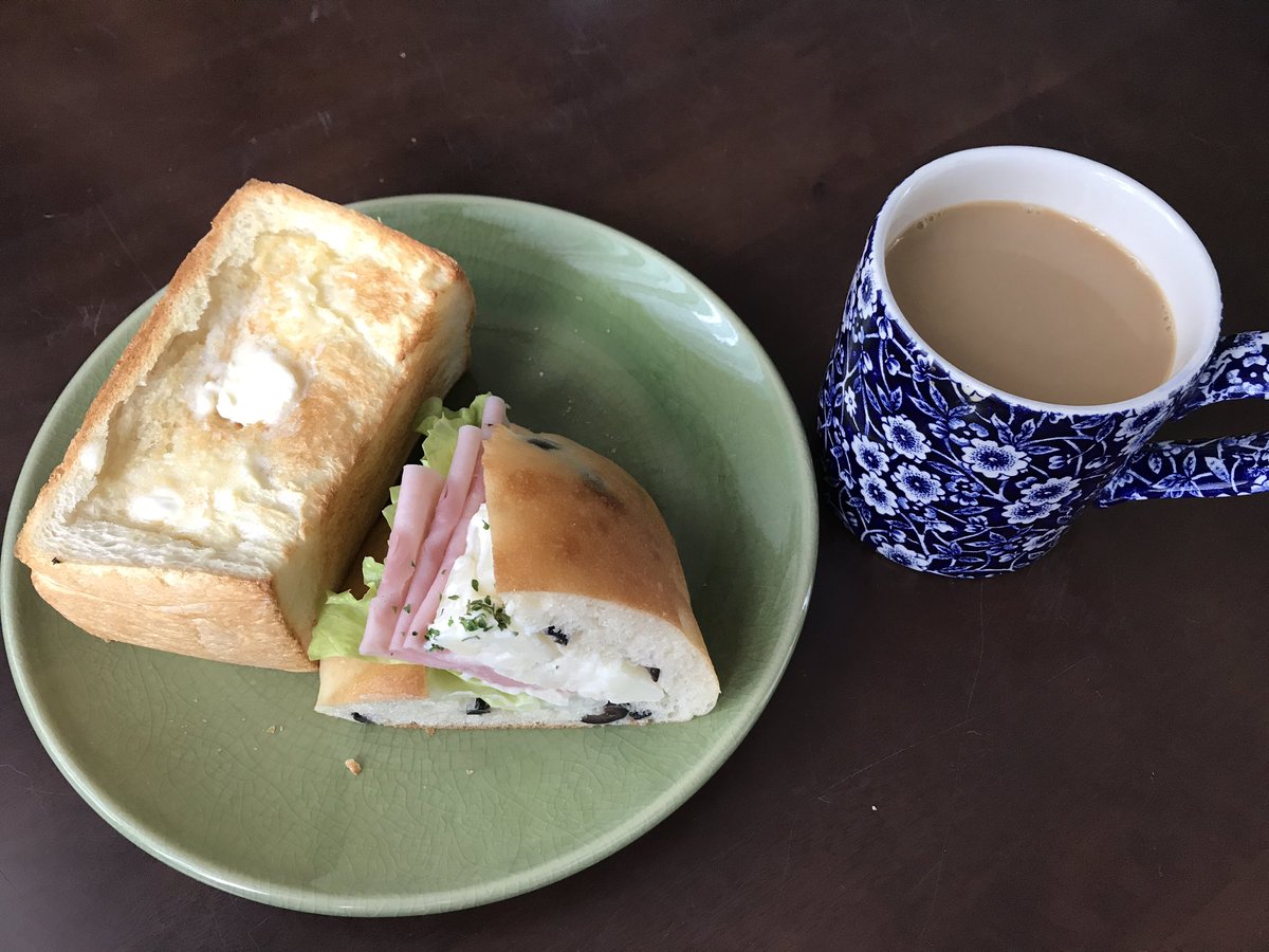 SHOBAK691's tweet photo. 今朝のコーヒーは、カーボベルデ産フォゴナチュラル。
初めて味わう豆だが、グラム二千円のゲイシャより、こっちの方が味わい希少価値が高いと思う。
しかし、カーボベルデ共和国に居る日本人て、どんな方なんでしょう☕️
共和国の人口は宇都宮市とほぼ同じ位で日本人はただ1人しか居ないらしい。 https://t.co/52JfIpgfx6