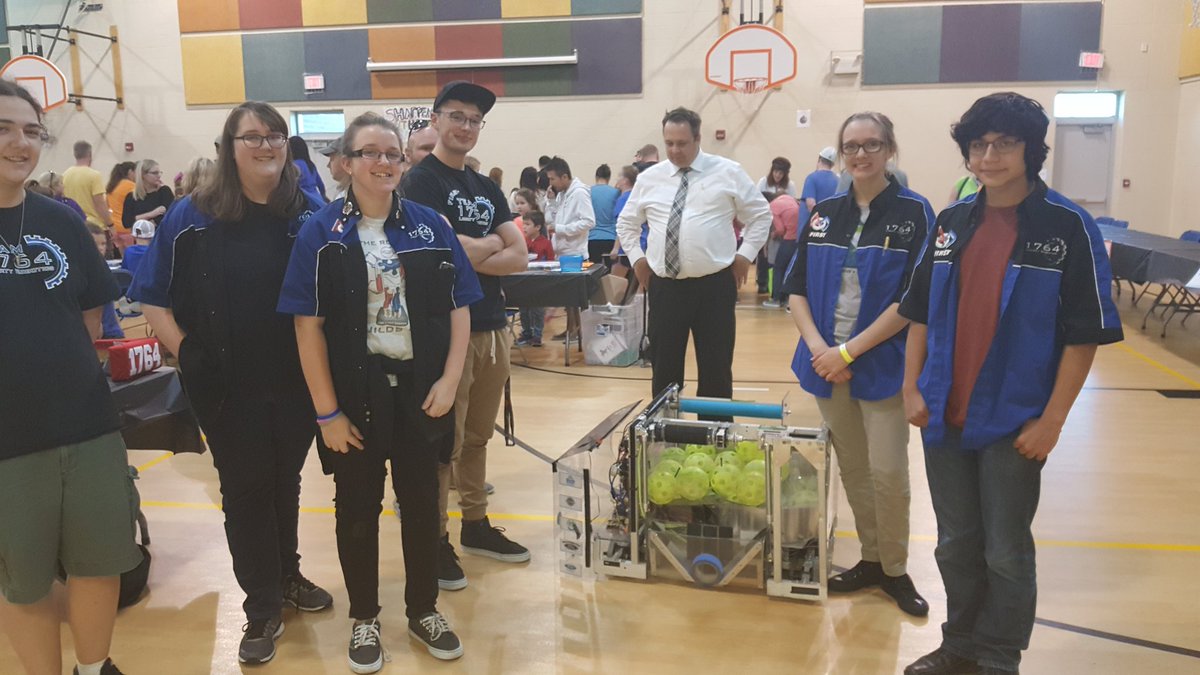 mswierski's tweet photo. A night of exploration and fun for the students and families of Kellybrook Elementary.   STEM in the gym was a huge succes!! @KBElementary https://t.co/cDegvvMvpX